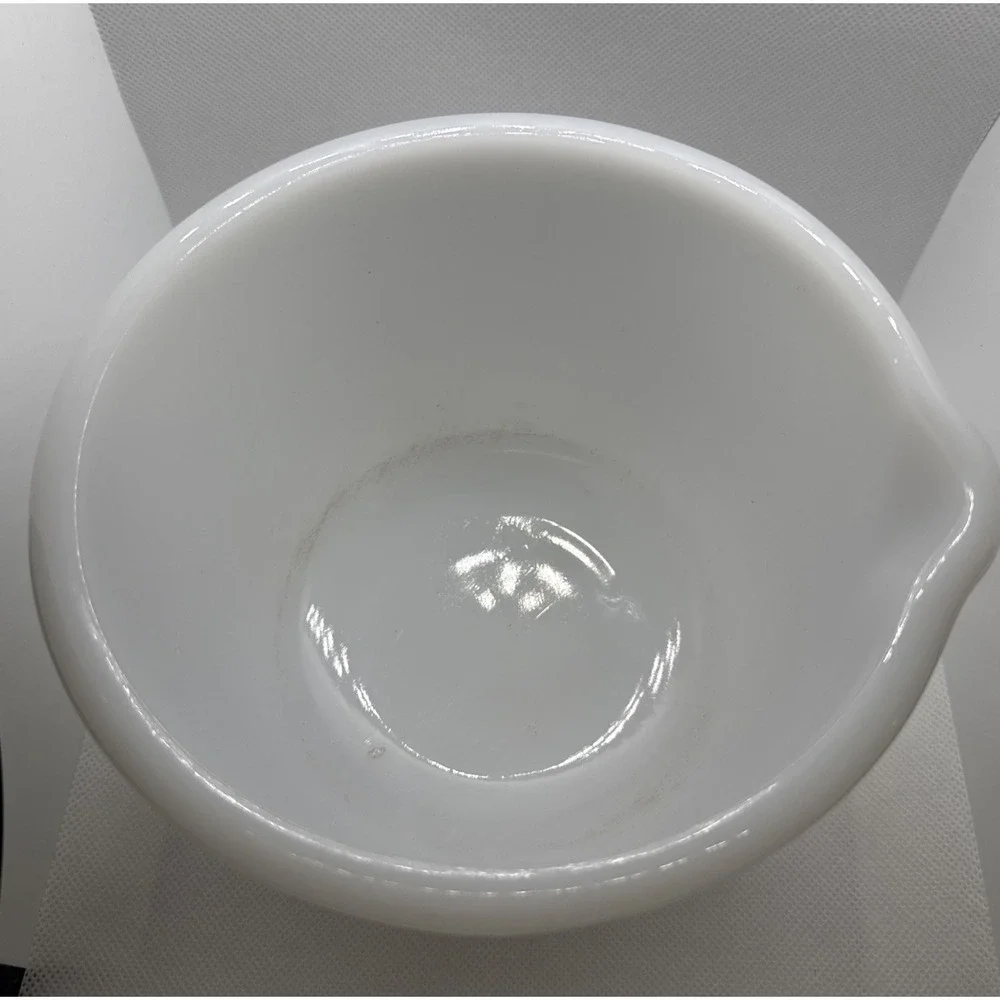 Vintage GLASBAKE for SUNBEAM 20 CJ White MIXING BOWL With SPOUT 6.5